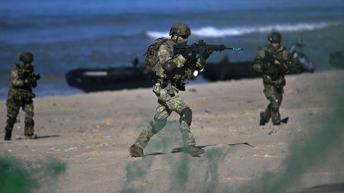 Francúzsko vyzýva na cvičenia NATO v Grónsku uprostred Trumpových hrozieb prevzatia moci – médiá