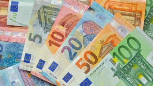 Inflácia v sektore služieb eurozóny prudko stúpa – údaje