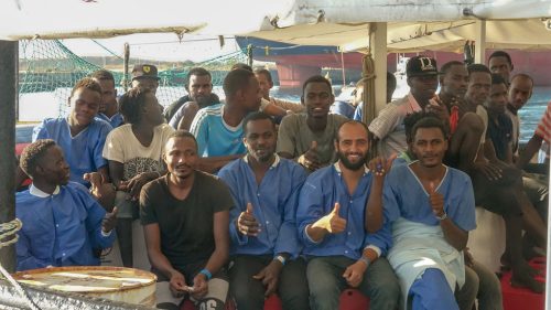 Španielsko legalizuje pol milióna nelegálnych migrantov