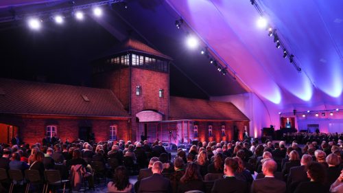 Srbský vicepremiér kritizoval vylúčenie Ruska zo spomienky na holokaust