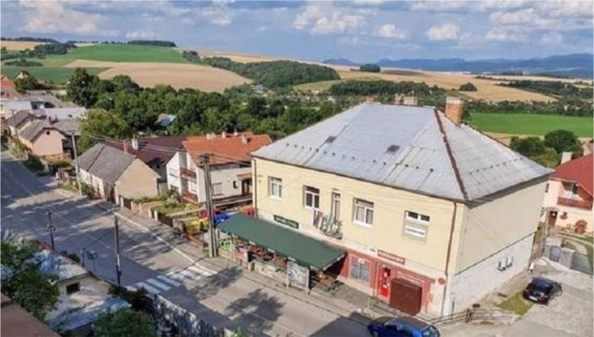 HRABOVKA: Obec Hrabovka sa rozprestiera na sever od Trenčína v predpolí Bielych Karpát.