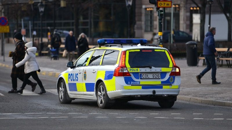 Dvaja muži, jeden z Kuvajtu a druhý z Libanonu uväznení za závažné skupinové znásilnenie po tom, čo mladú matku nalákali do falošného taxíka vo Švédsku.