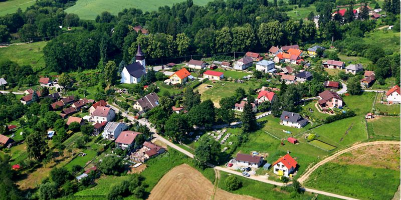 TURČIANSKY PETER: Vyvinutá obec je doložená z roku 1323 ako Scenpeter.