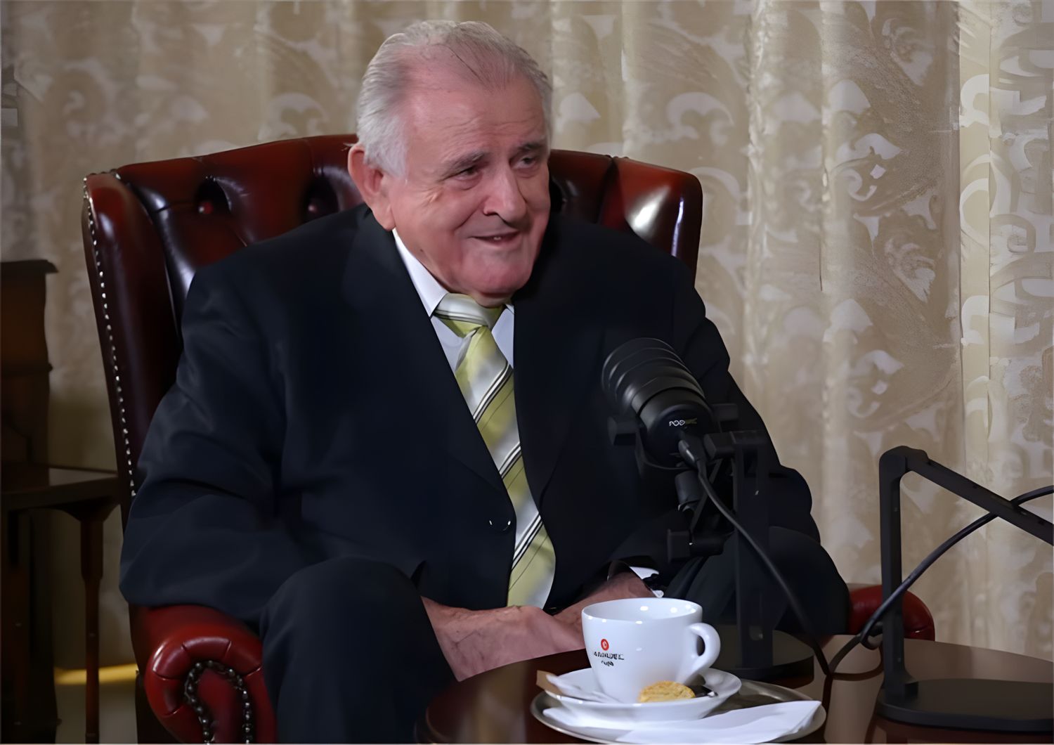 OSOBNOSTI: Dr. h. c. JUDr. Vladimír Mečiar (* 26. júl 1942, Zvolen)