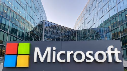 Microsoft utrpel prehru o 357 miliárd dolárov kvôli obavám z výdavkov na umelú inteligenciu