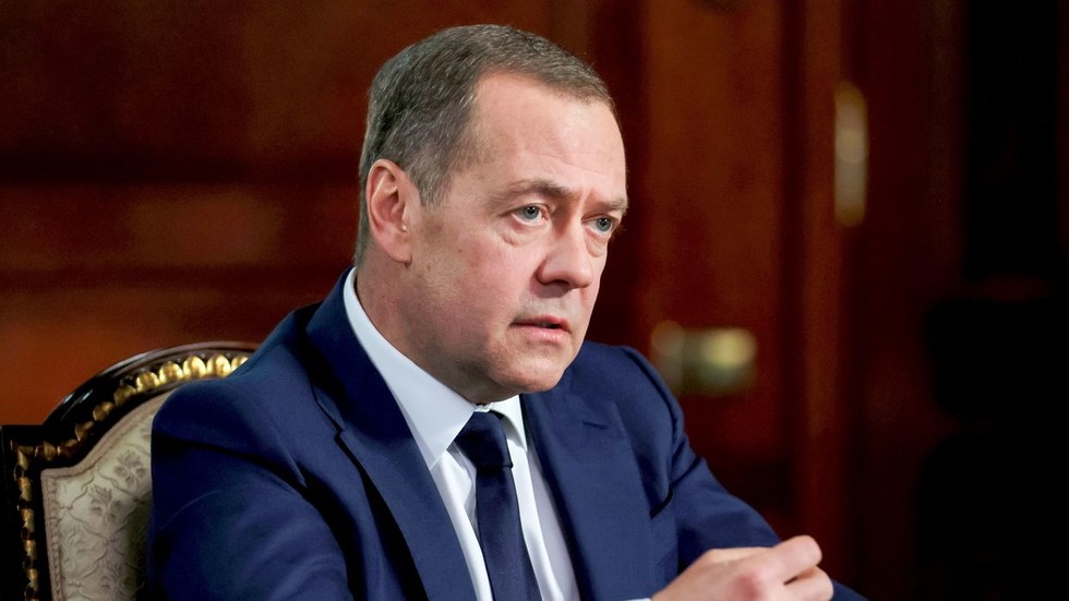 Medvedev tvrdí, že ponuka Moskvy na jadrovú dohodu stále platí Medvedev tvrdí, že ponuka Moskvy na jadrovú dohodu stále platí
