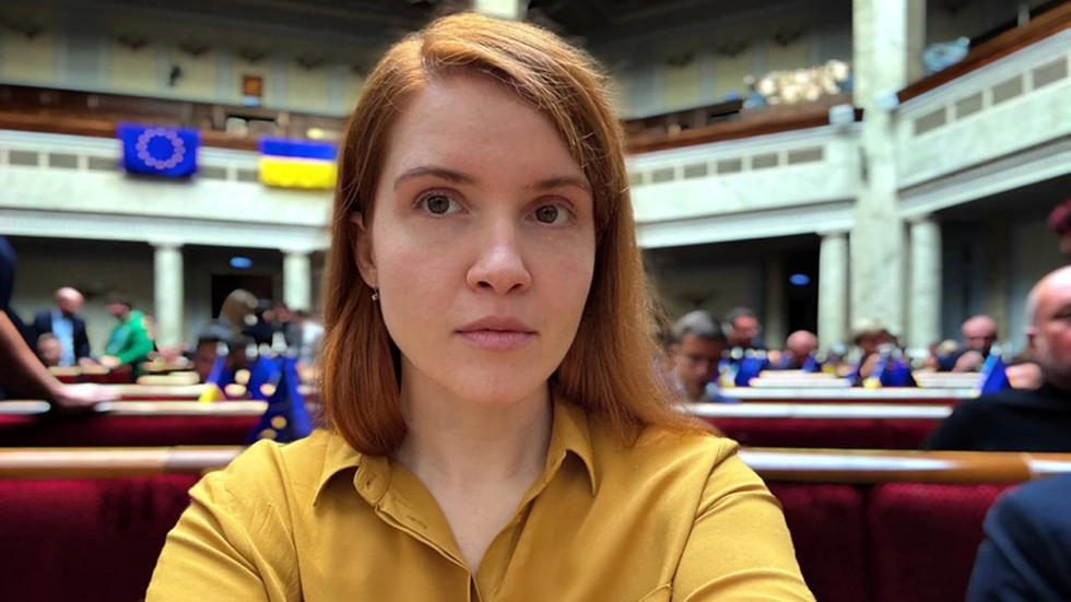 Ukrajinský parlament čelí masovým demisiám, tvrdí poslanec