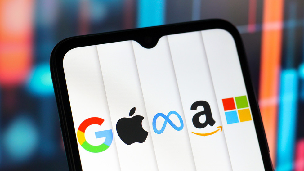 Akcie veľkých technologických spoločností prudko klesli kvôli rekordným výdavkom na umelú inteligenciu