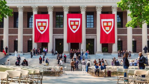 Pentagon prerušil spoluprácu s Harvardom kvôli „nevedomosti“