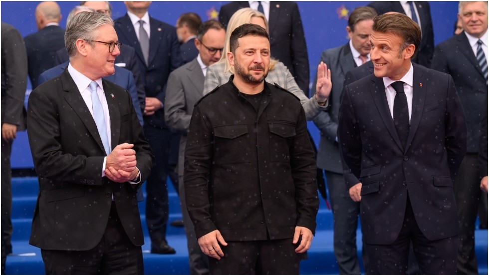 Západní lídri nasledujú Zelenského ako „opatrovateľky“, tvrdí maďarský minister zahraničných vecí