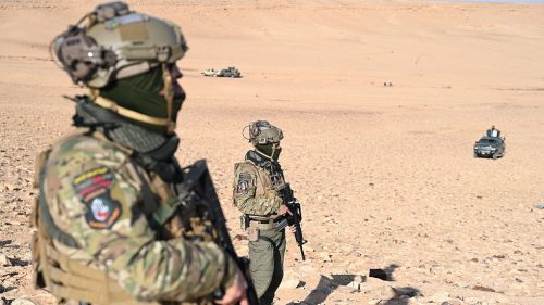 Tisíce zadržaných Islamského štátu prevezené zo Sýrie do Iraku, tvrdia médiá