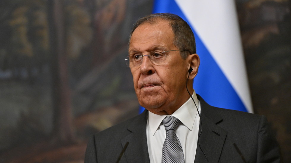 Francúzsko plánuje prevraty v bývalých afrických kolóniách, povedal Lavrov