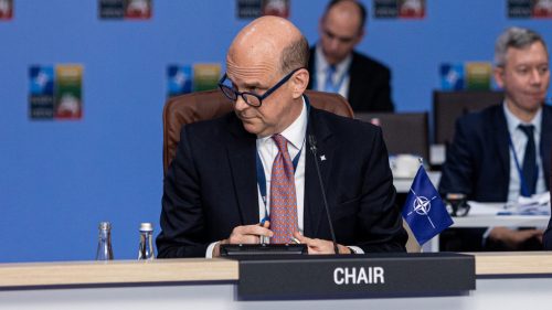 Médiá tvrdia, že britský veľvyslanec pri NATO je v škandále s názvom „Romp“.