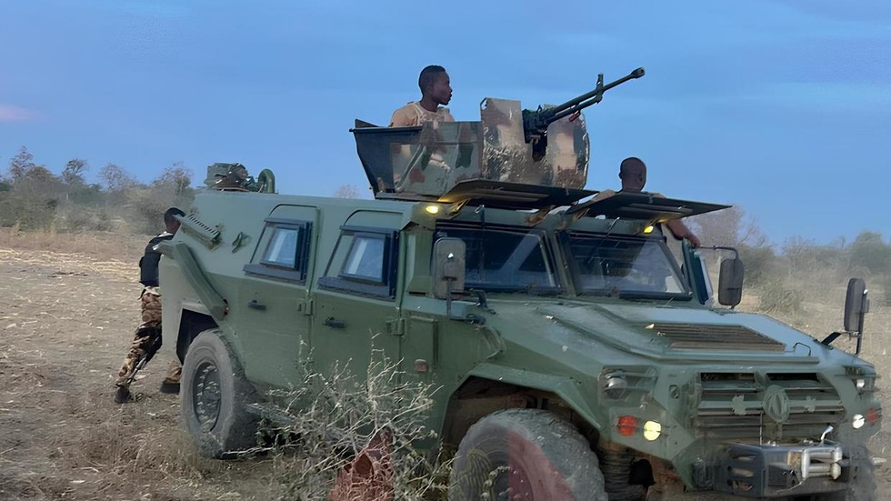 Nigérijskí vojaci zachránili 11 rukojemníkov (FOTO) Nigérijskí vojaci zachránili 11 rukojemníkov (FOTO)