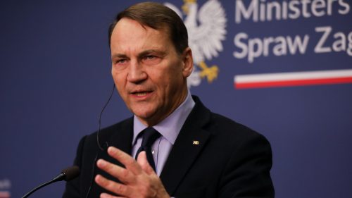 „Platíme za vojnu“ a zaslúžime si, aby sa konali mierové rokovania s Ukrajinou – Poľsko