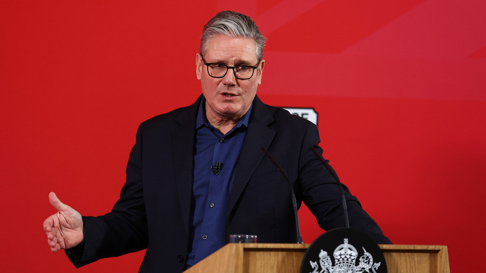 Starmer vyzýva európskych členov NATO na posilnenie „tvrdej sily“