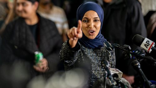 Ilhan Omarová pod paľbou kritiky za tweet s textom „popravte Trumpa“