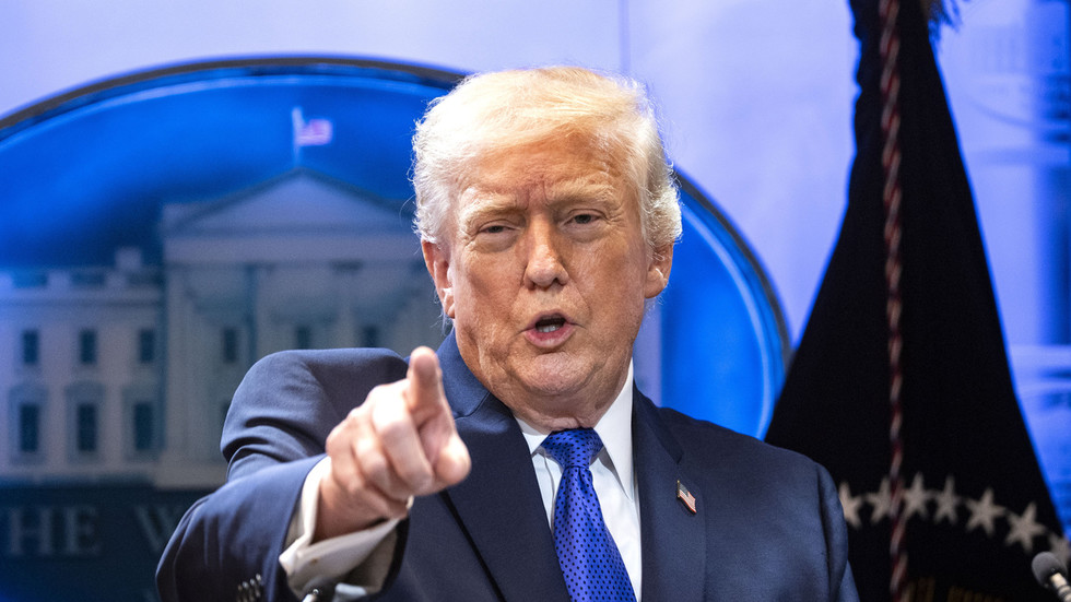 Trump zvyšuje globálne clá na 15 %