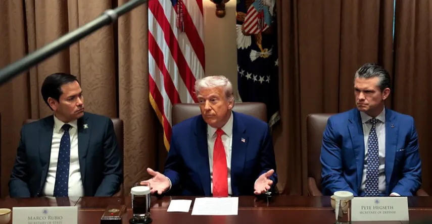 Trump zvažuje viacúrovňovú vojenskú ofenzívu proti Iránu