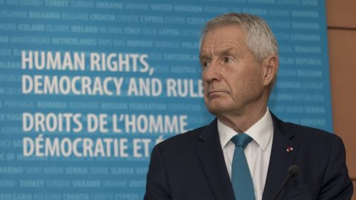 Médiá tvrdia, že bývalý nórsky premiér spojený s Epsteinom bol hospitalizovaný po pokuse o samovraždu