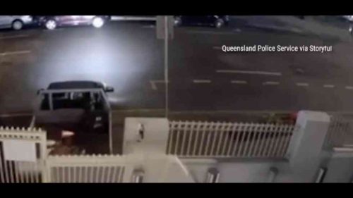 Muž vrazil pick-upom do synagógy v Austrálii (VIDEO)