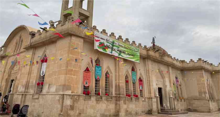 Irackí kresťania oslavujú Kvetnú nedeľu bohoslužbami iba v kostole uprostred vojny Irackí kresťania oslavujú Kvetnú nedeľu bohoslužbami iba v kostole uprostred vojny