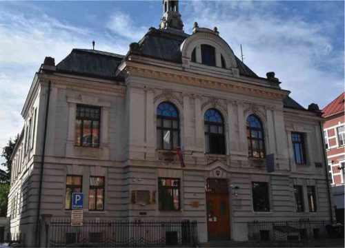 Problematika pozemkovej mafie v Prešove a okolí bola intenzívne medializovaná najmä v rokoch 2010 až 2016, kedy polícia a súdy riešili viaceré prípady organizovaných podvodov s nehnuteľnosťami.