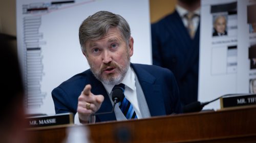 Americký zákonodarca obvinil Trumpa zo snahy pochovať Epsteina spolu s Iránom