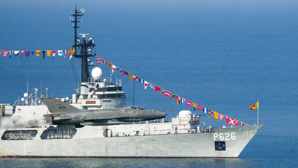 Ponorka potopila iránsku vojnovú loď pri pobreží Srí Lanky, informovala agentúra Reuters.