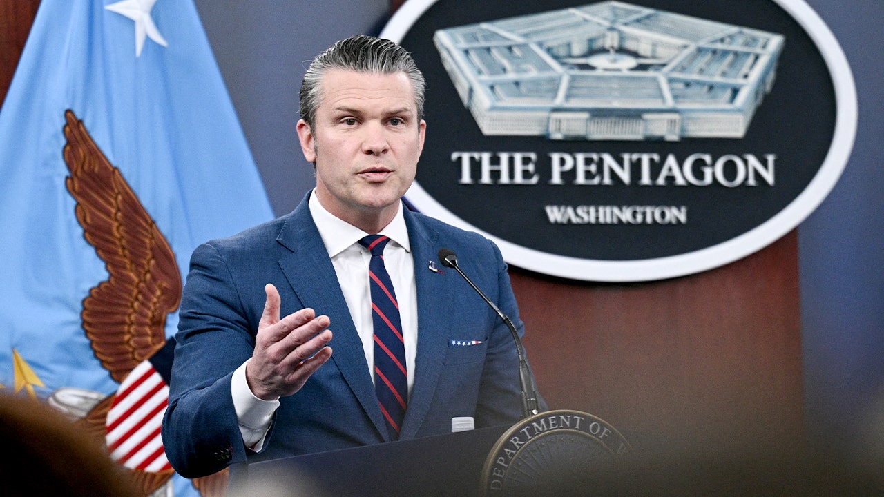 Hegseth hovorí, že USA „rozhodne zvíťazia“ nad Iránom a dosiahnu „úplnú kontrolu“ nad vzdušným priestorom v priebehu niekoľkých dní