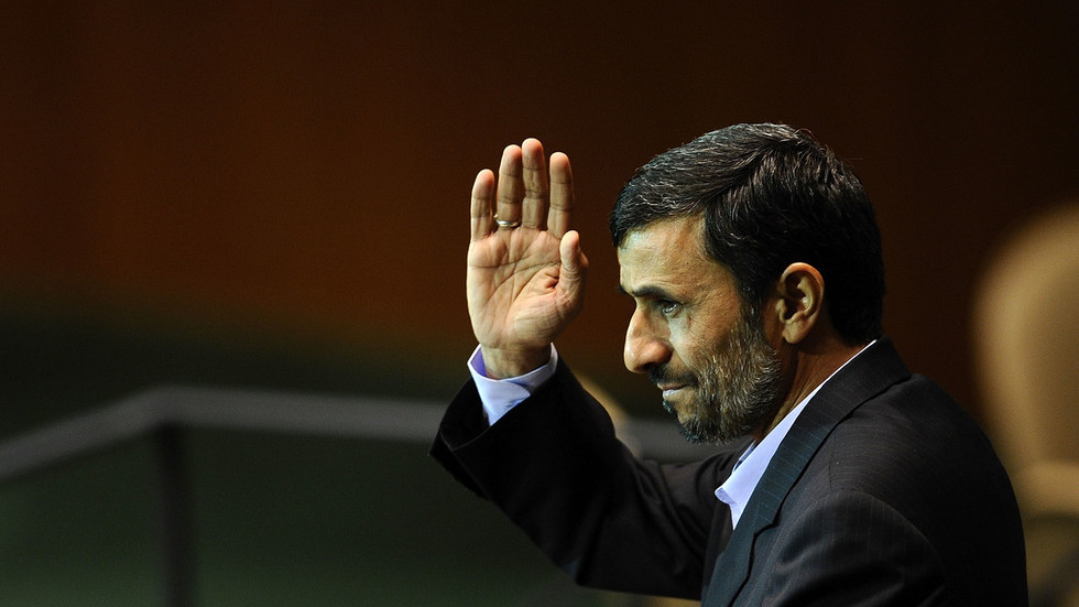 Bývalý iránsky prezident Ahmadínežád stále žije, uviedol pre RT blízky spolupracovník