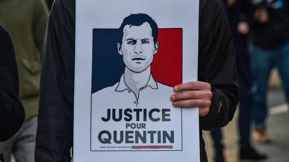 Médiá tvrdia, že všetkých kľúčových podozrivých z bitky pri smrteľnom útoku na francúzskeho pravicového aktivistu zatkli