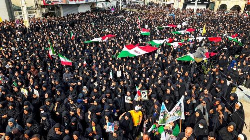 Iránsky veľvyslanec: Americko-izraelský masaker školáčok je ľudskou obeťou pre „Epsteinov kult“