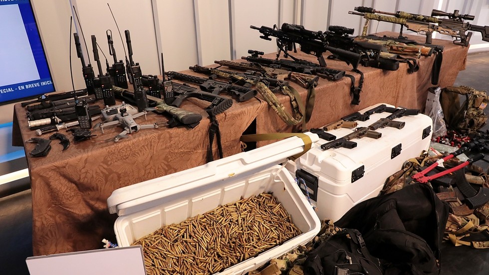 Kuba vystavuje zbrane zaistené pri „ozbrojenej infiltrácii“ (FOTOGRAFIE)