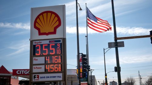 Trump tvrdí, že ropa za viac ako 100 dolárov za barel je „veľmi nízka cena za vojnu s Iránom“