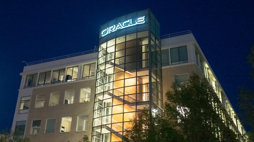 Očakáva sa, že Oracle zruší tisíce pracovných miest, pretože masívne výdavky na umelú inteligenciu spôsobujú finančnú krízu