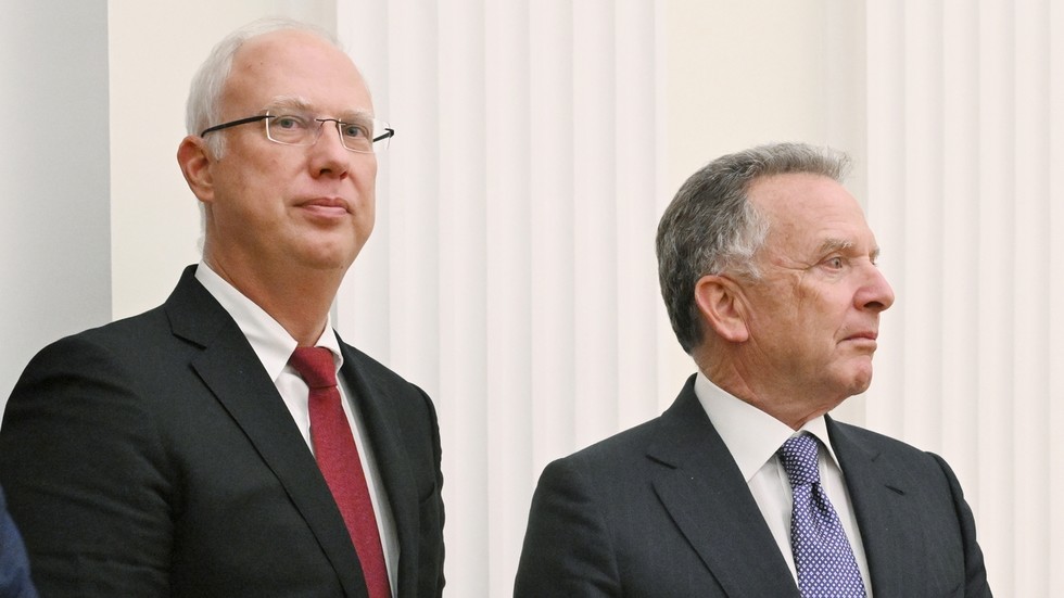 Ruskí a americkí vyslanci rokovali o ropnej kríze v Iráne