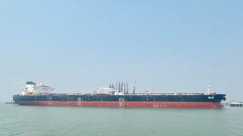 Prvý tanker smerujúci do Indie dorazil po preplávaní Hormuzského prielivu