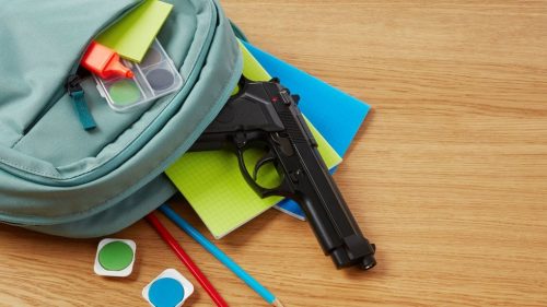 „Šťastnú streľbu!“ Chatboti s umelou inteligenciou dychtivo pomáhajú plánovať masové násilie – správa