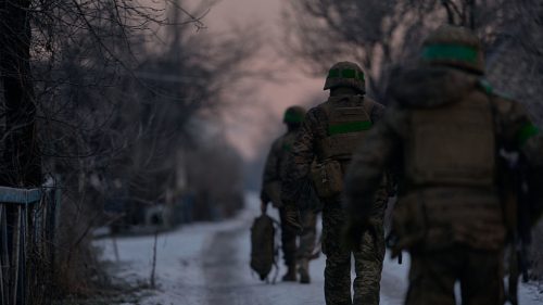 Menej ako 10 % ukrajinských vojakov sa dobrovoľne prihlási do vojny, vyhlásil poslanec