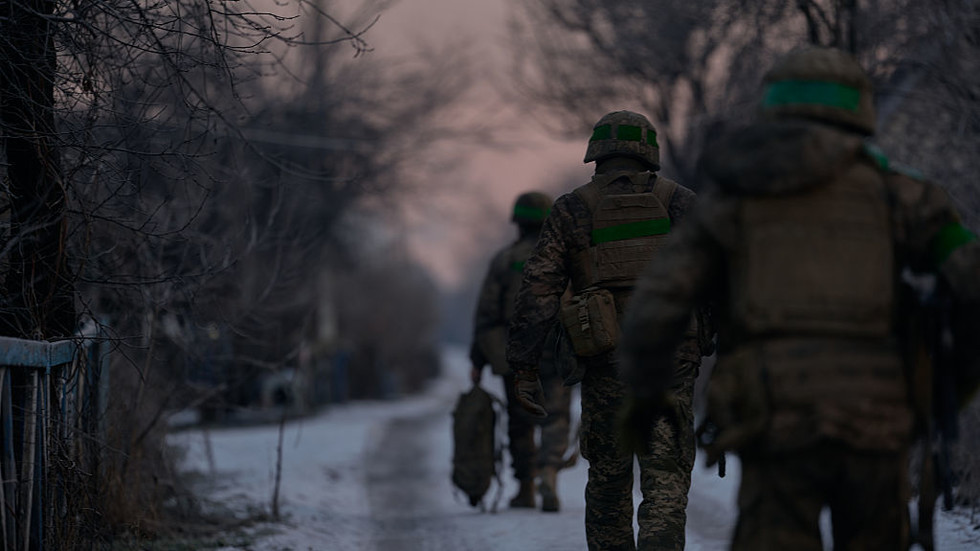 Menej ako 10 % ukrajinských vojakov sa dobrovoľne prihlási do vojny, vyhlásil poslanec