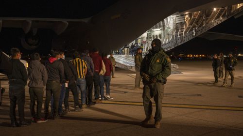 USA deportujú ďalších migrantov do Afriky