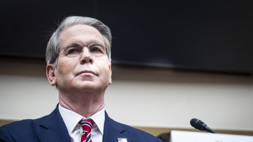 USA zmierňujú obmedzenia dovozu ruskej ropy uprostred krízy v Iráne