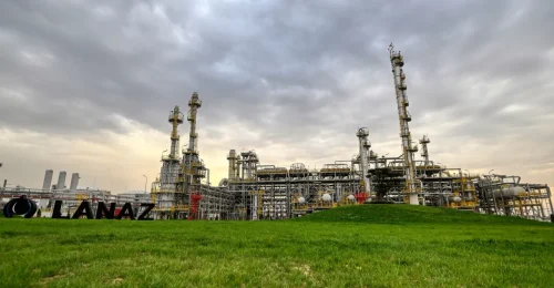 Útok dronu zastavil prevádzku rafinérie Lanaz