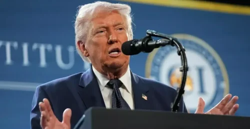 Trump vyzýva krajiny využívajúce Hormuzský prieliv, aby pomohli zabezpečiť lodnú dopravu