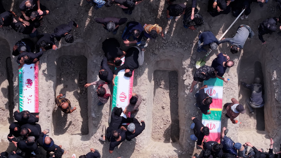 Zodpovednosť za útok na školu v Iráne nie je „dôležitá otázka“ – bývalý veliteľ CENTCOM (VIDEO)