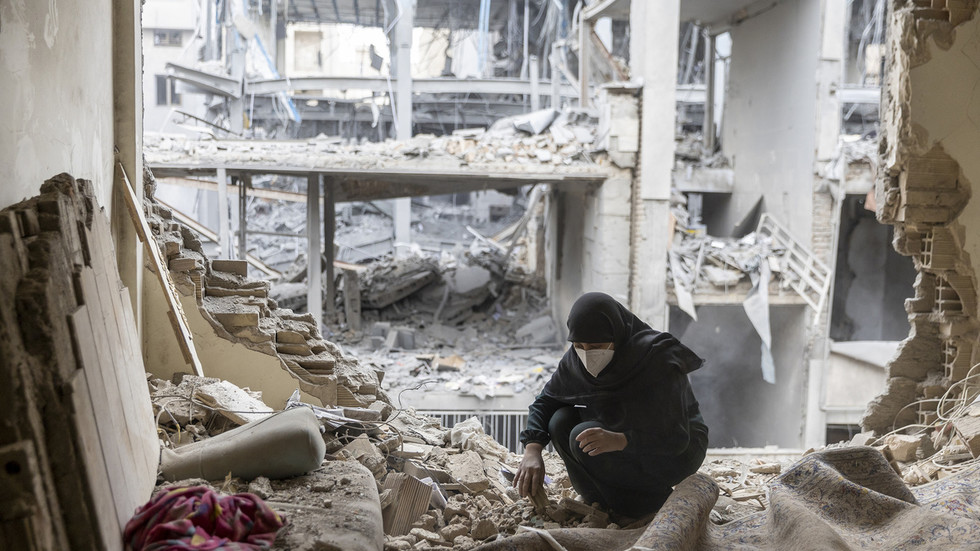 Irán varuje, že pozemná invázia USA by viedla k „druhému Vietnamu“, keďže vojna zvyšuje ceny energií