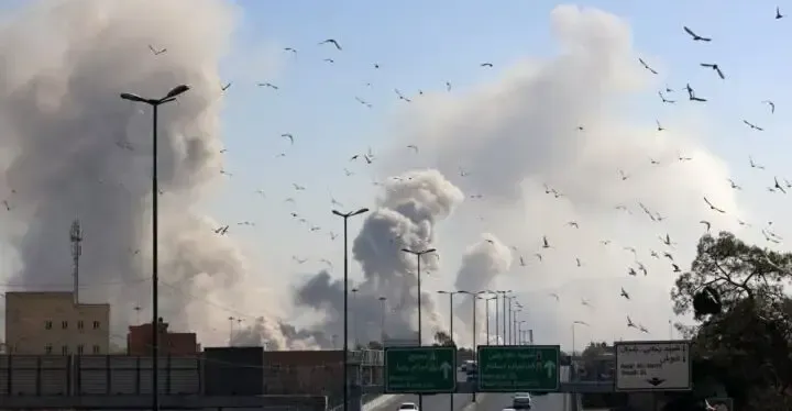 Irán a Izrael si vymenili nové ťažké údery