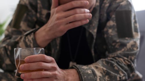 Americký generál dohliadajúci na Ukrajinu stratil tajné mapy, opíjal sa a spôsobil otras mozgu, tvrdí vyšetrovanie