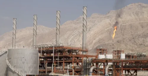 Požiar v iránskom južnom Parse dostali pod kontrolu po spoločnom útoku USA a Izraela